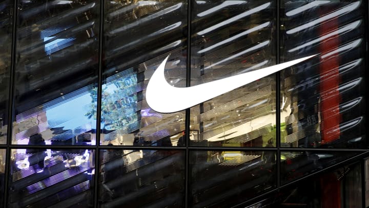 dam Pants Conform Nike sets diversity goals for 2025, ties executive comp back to them