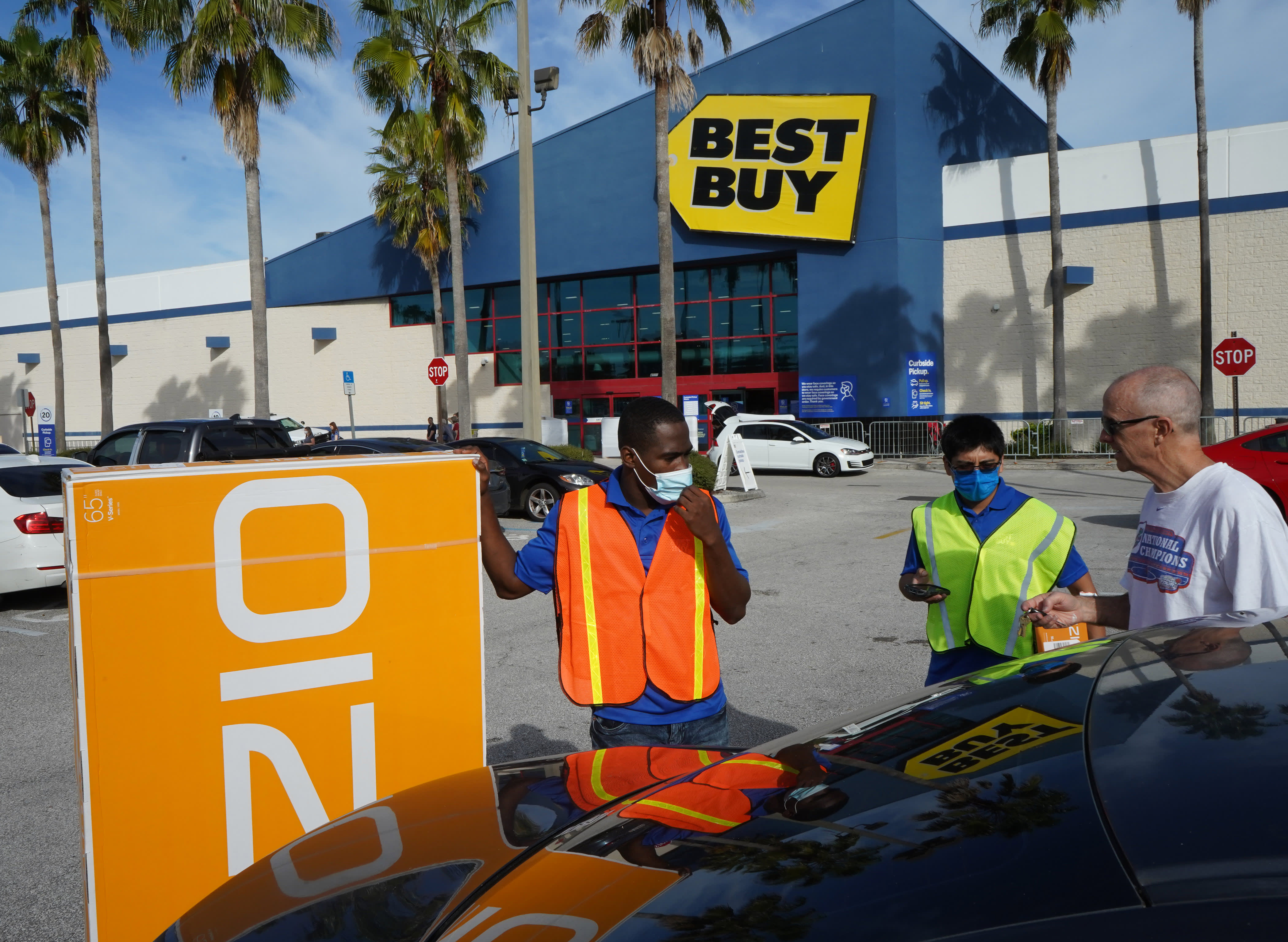 Best Buy straps for rivals to cut prices as pandemic demand fades