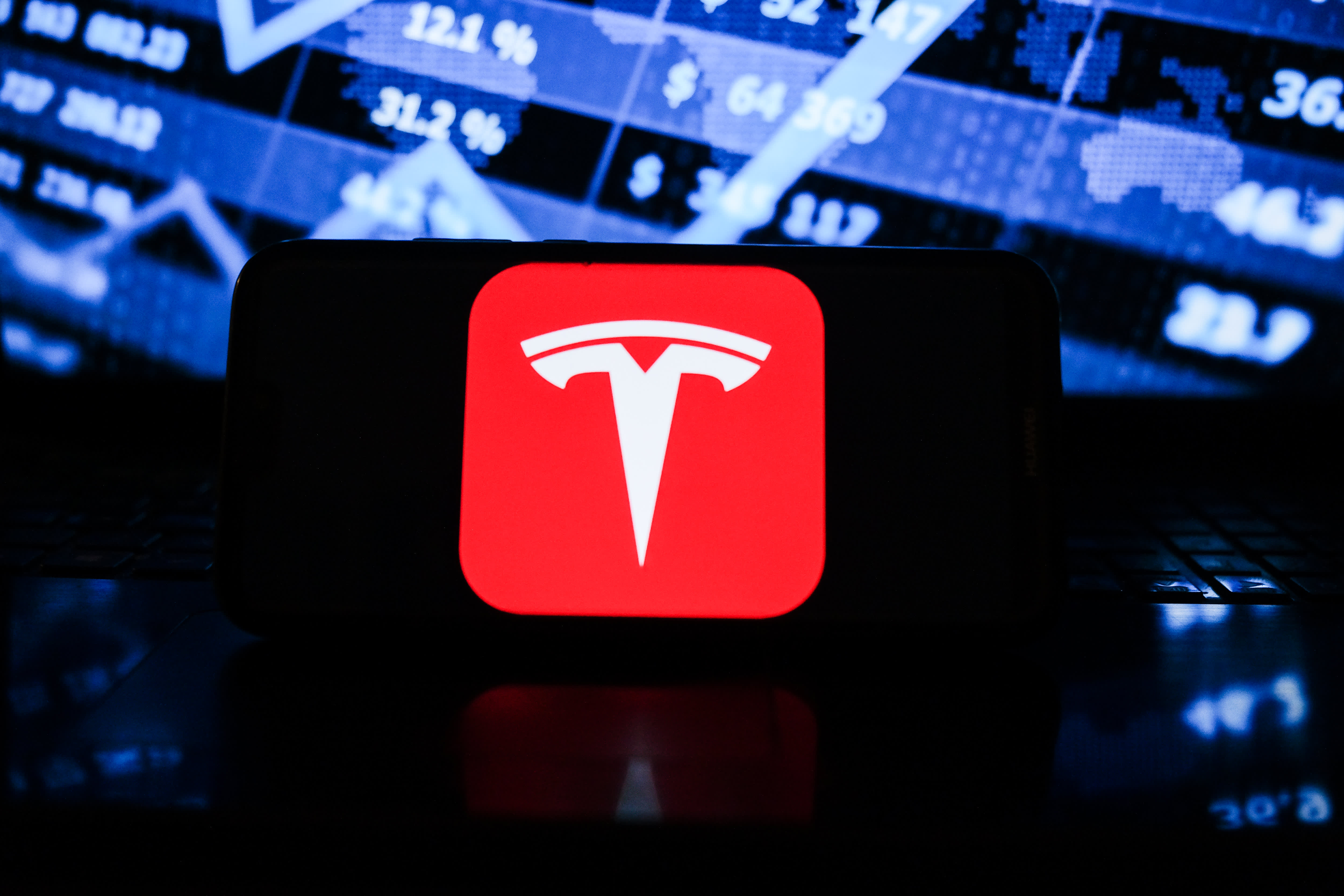 Cramer says Tesla is a phenomenon that seems to ‘go up endlessly on nothing’ Auto Recent