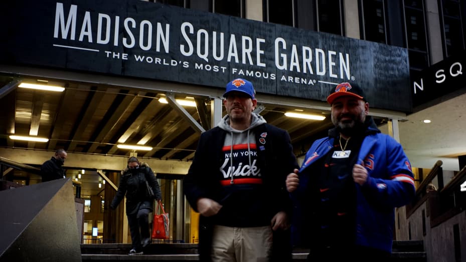 Fans arrive to Madison Square Garden before the game between the Golden State Warriors and New York Knicks on February 23, 2021 in New York City. For the first time since the onset of the COVID-19 pandemic, Madison Square Garden reopened its doors at limi
