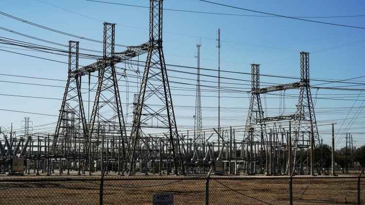 ¿Por qué la red eléctrica de EE. UU. se ha vuelto tan poco confiable?