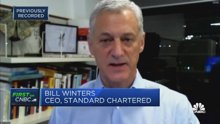 We expect a prolonged period of low interest rates: Standard Chartered CEO says