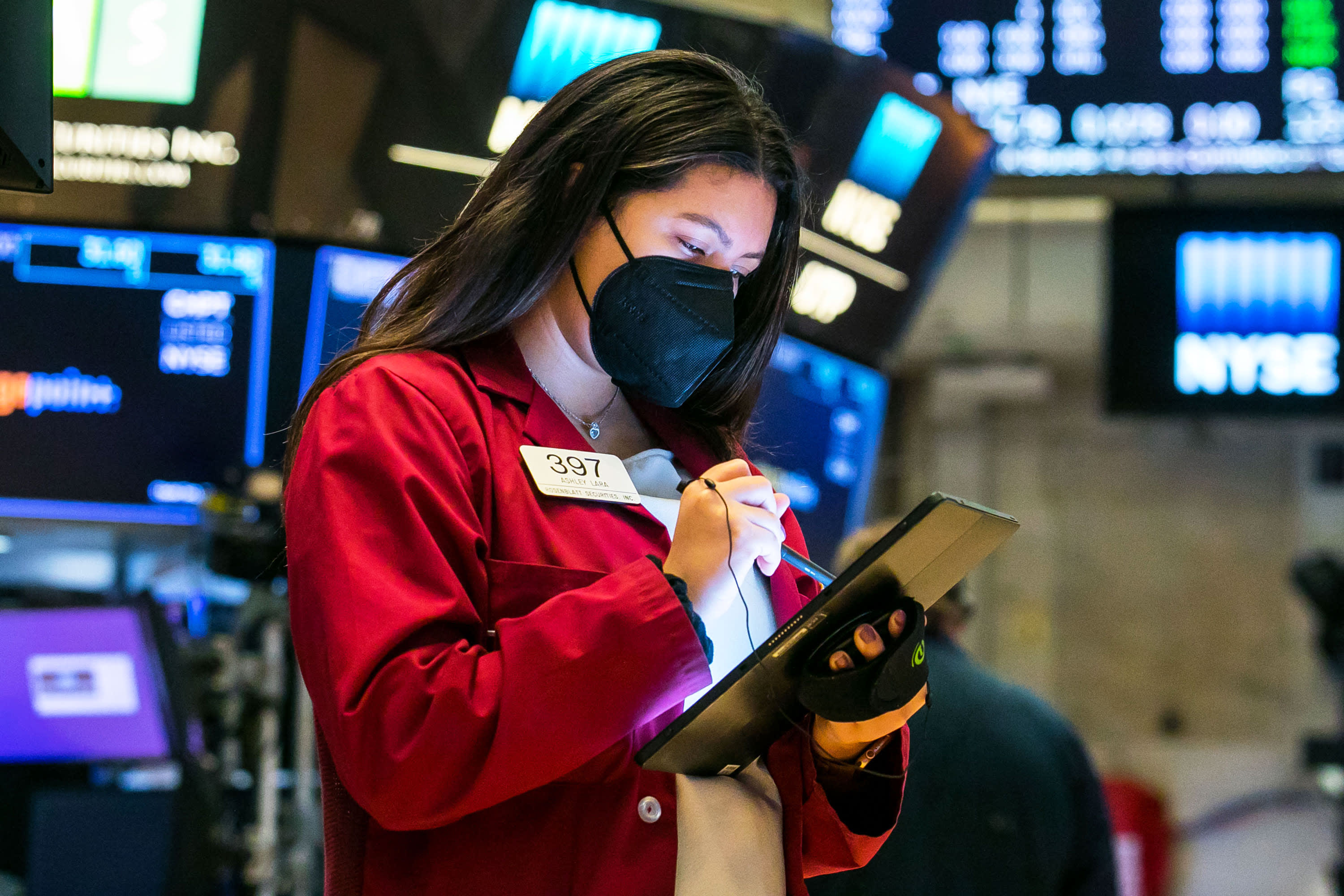Stock futures score higher as pressure on tech stocks is lifted