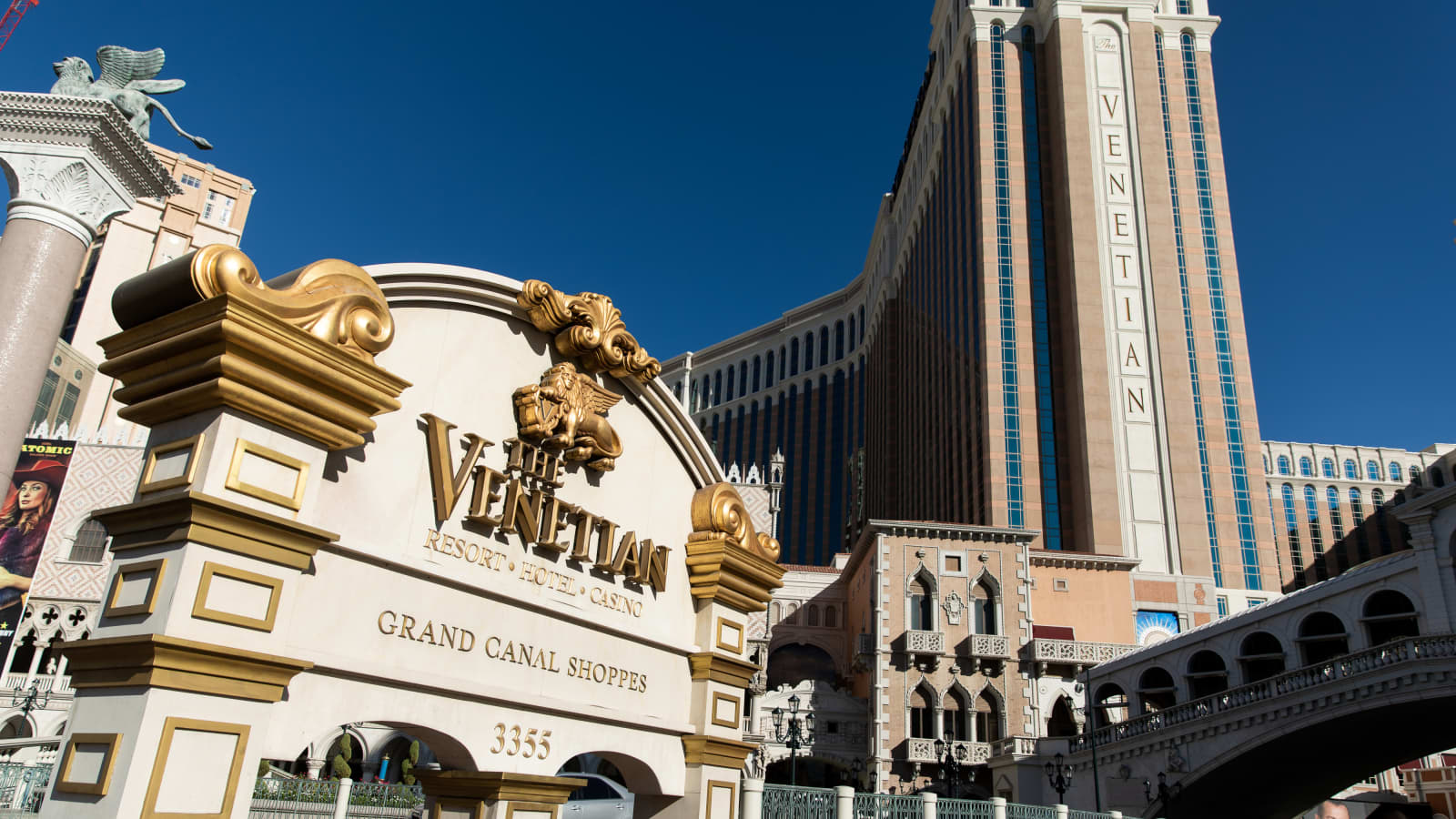 Las Vegas Sands shuts door on U.S. gambling hub with $6.25 bln asset sale