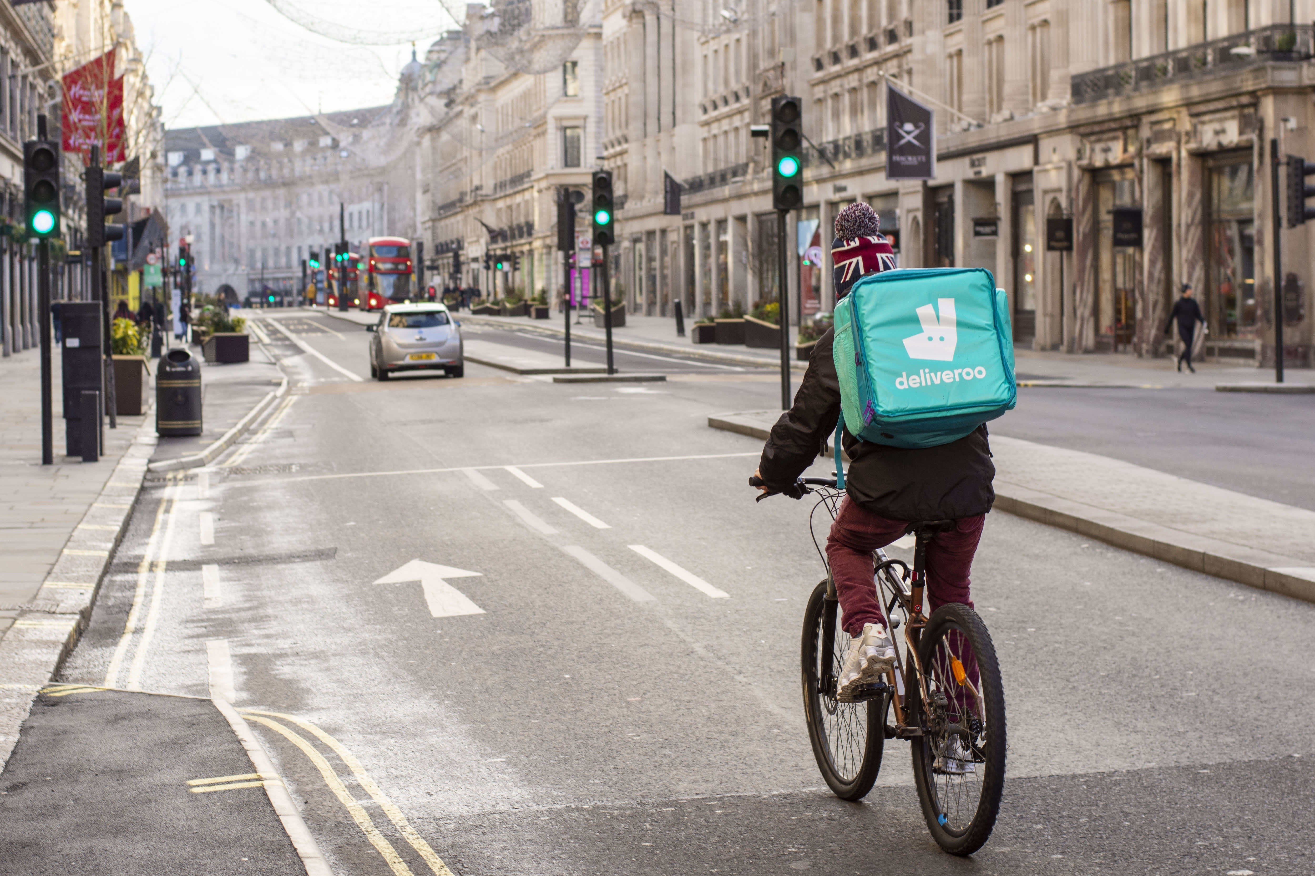 Deliveroo shares grow more as retail investors begin trading