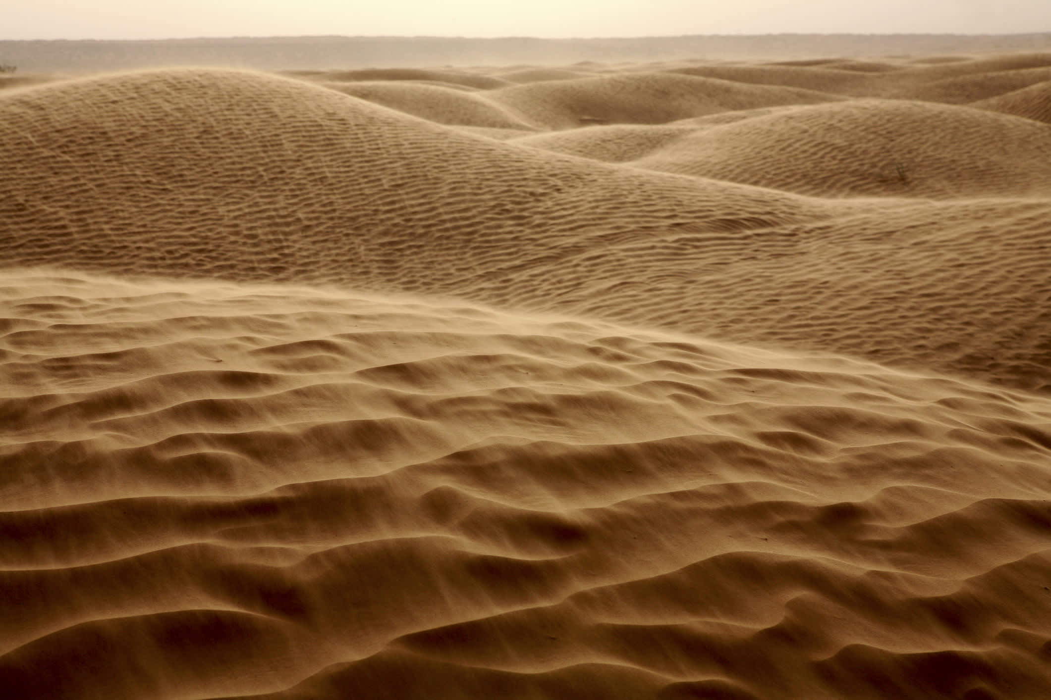 На земле заканчивается песок