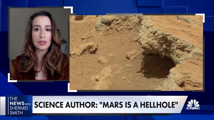 Science author says it's unrealistic to live on Mars