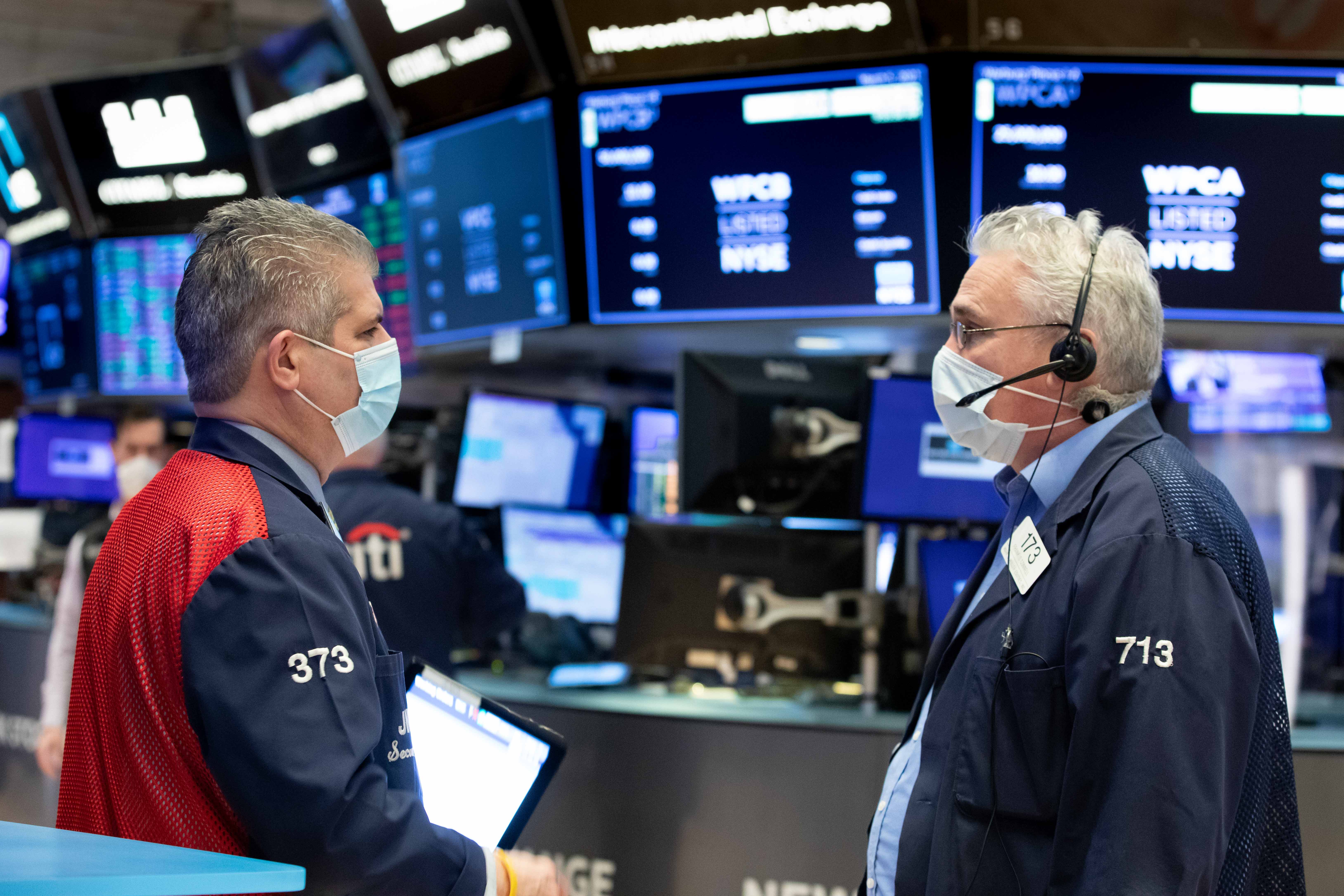 Live for today or negotiate tomorrow?  Breaking the heated stock market battle now unfolding