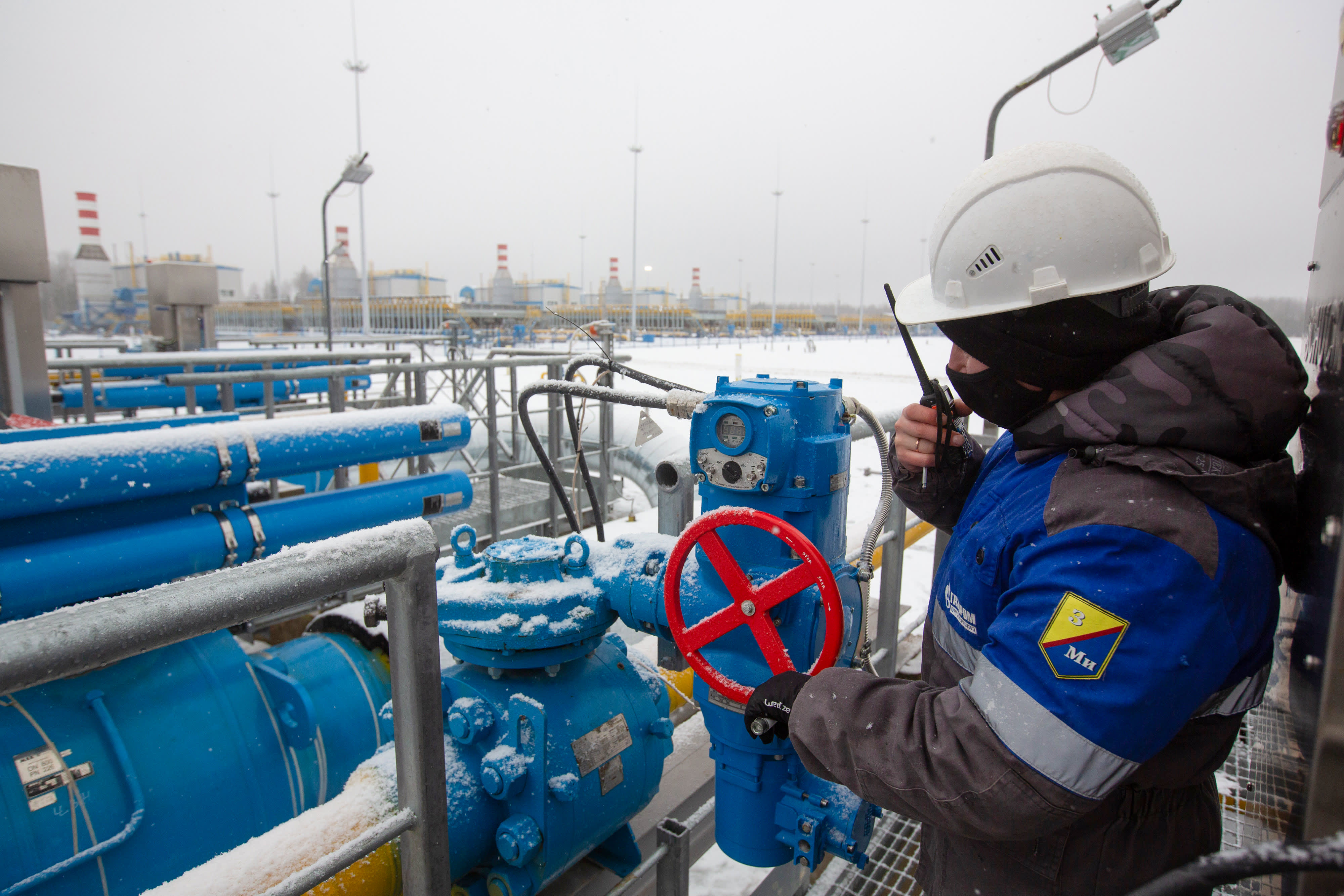 What if Russia turns off the gas? Europe assesses its options as fears mount over Ukraine crisis – CNBC
