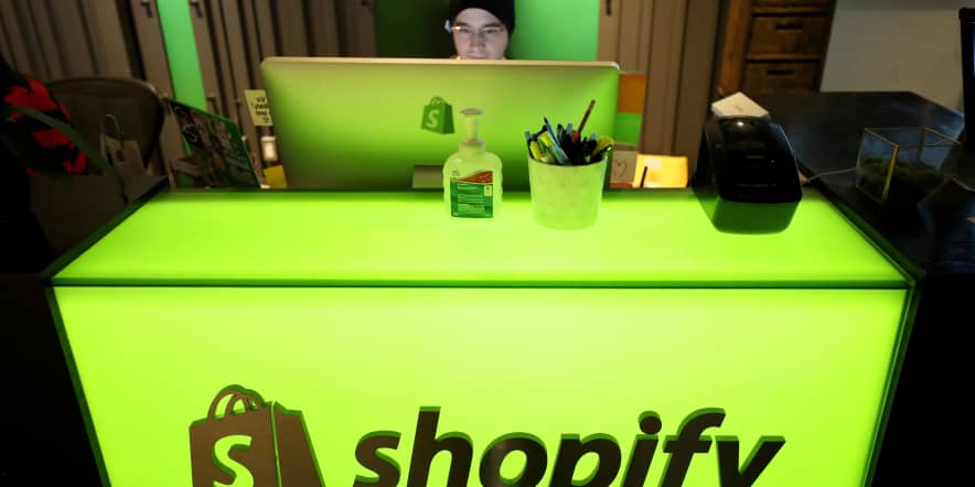 Shopify shares plunge 18% on weak guidance