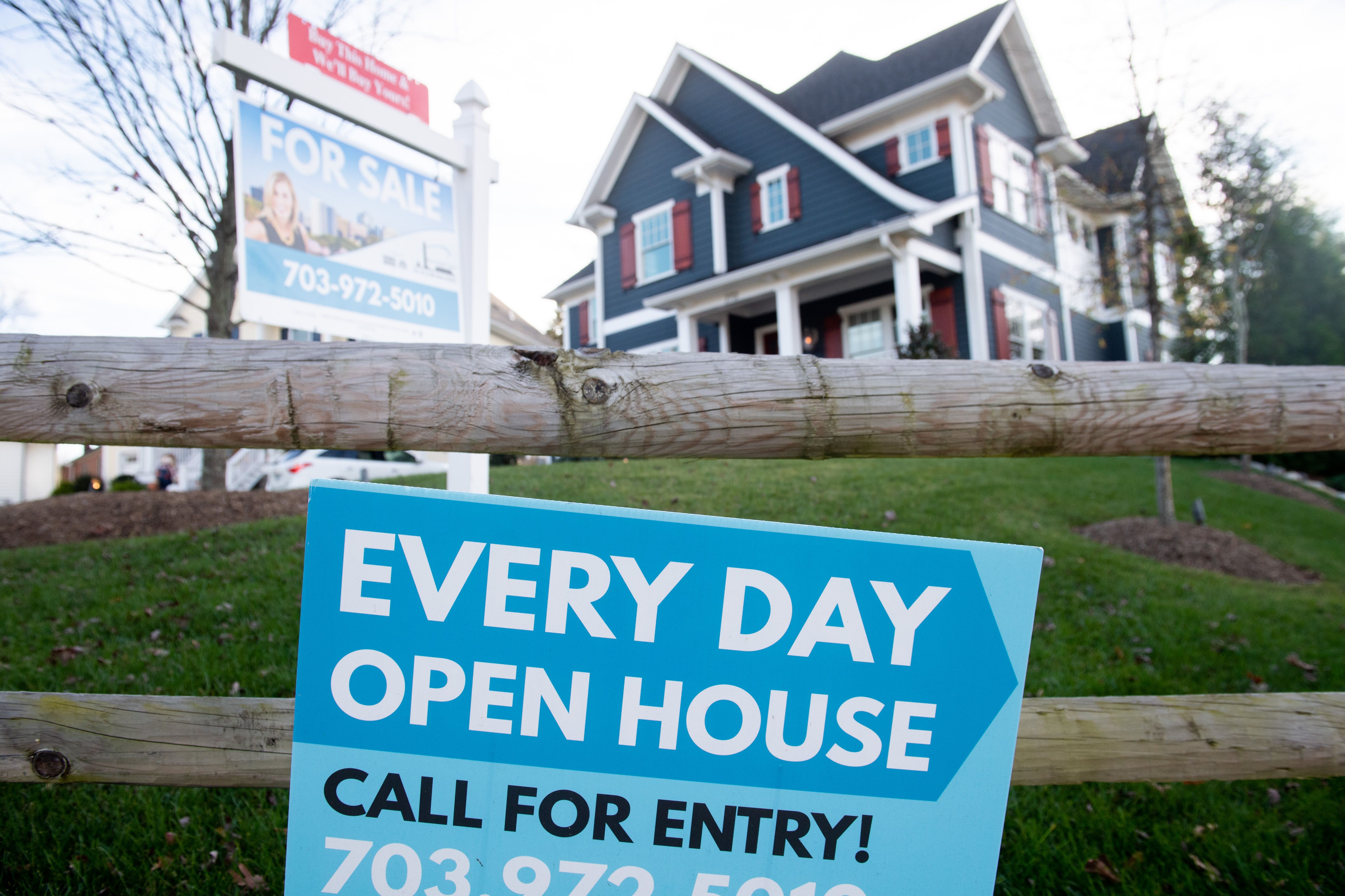 Mortgage refinancing drops 43% from a year ago
