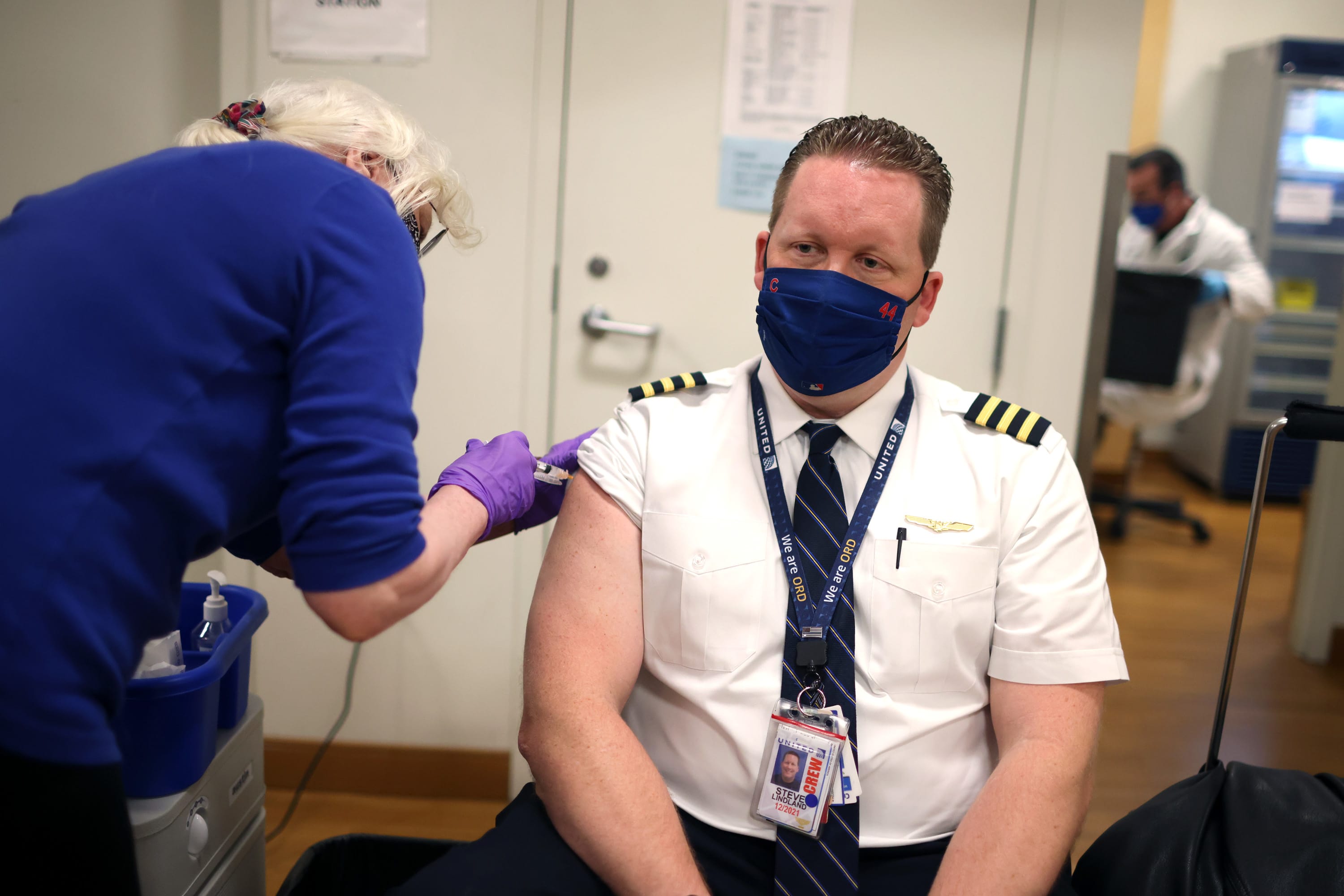 United Airlines will require its 67,000 U.S. employees to get vaccinated, a first for domestic carriers