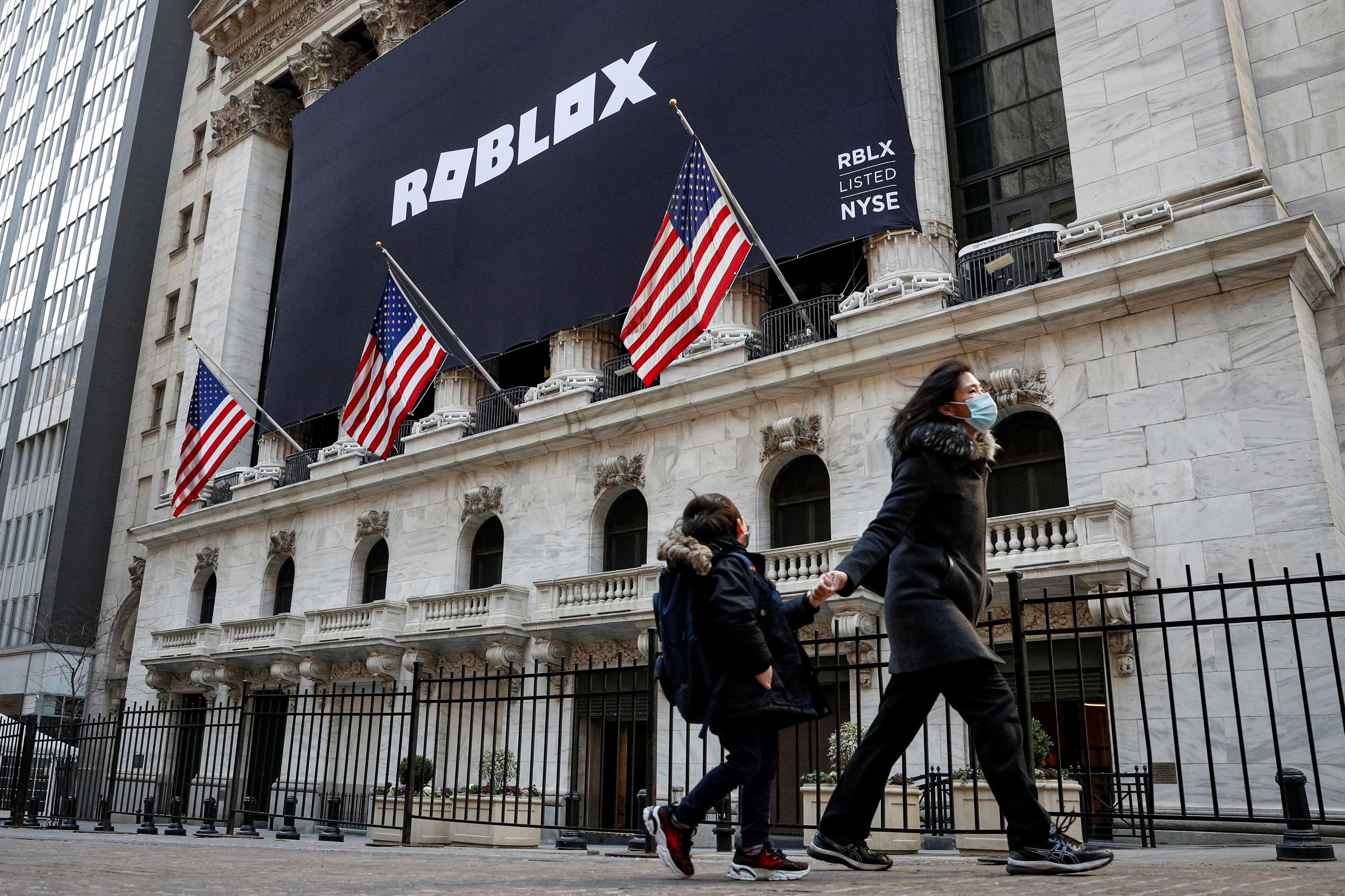 Roblox shares fall 12% after the company’s March update