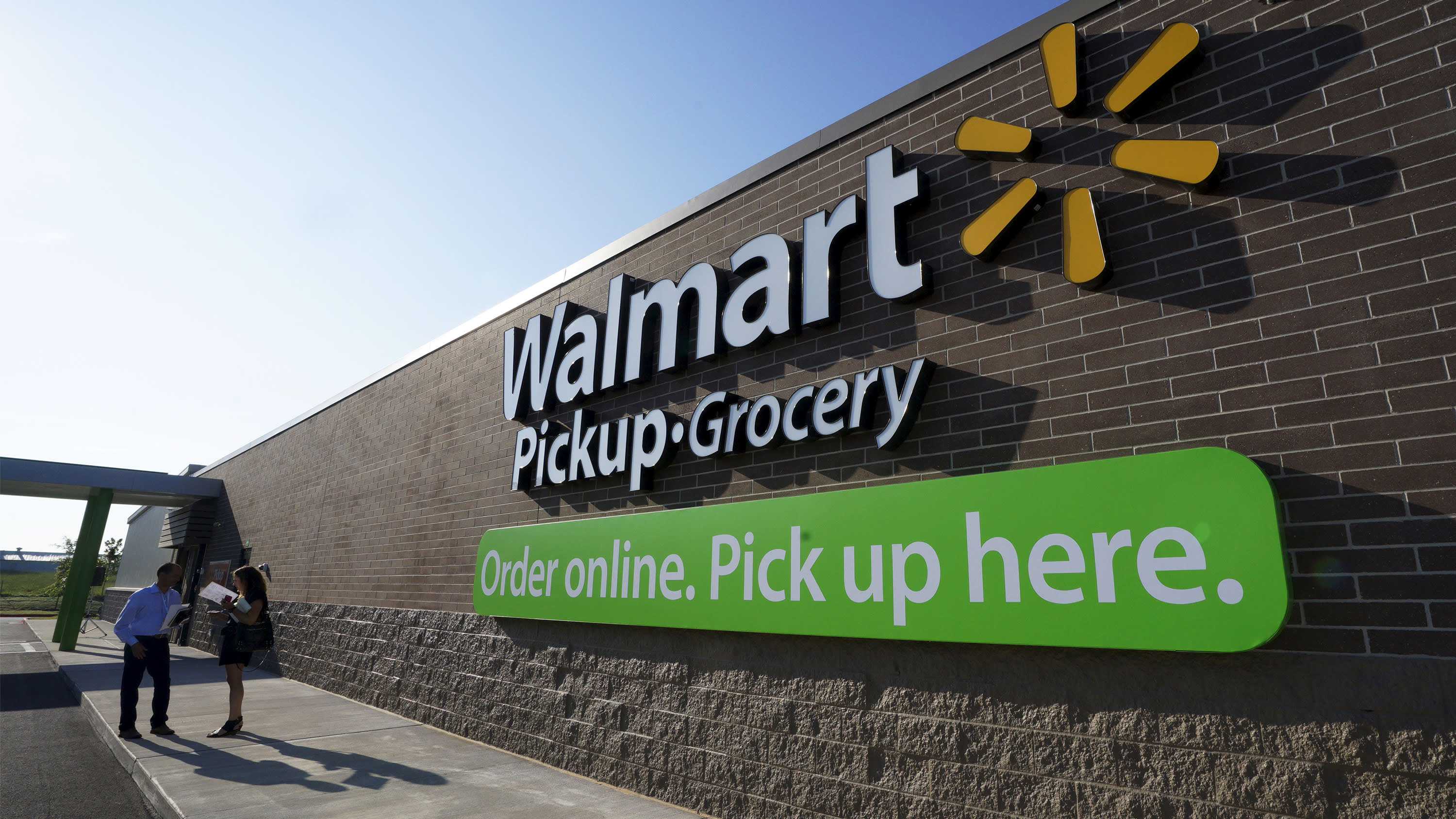 Walmart drew one in four dollars spent on click and collect — with room to grow in 2022
