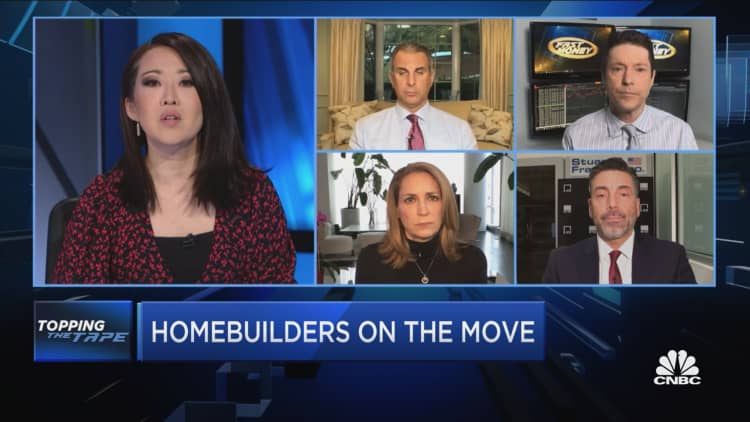 Red hot homebuilders: Is it time to move into this trade?