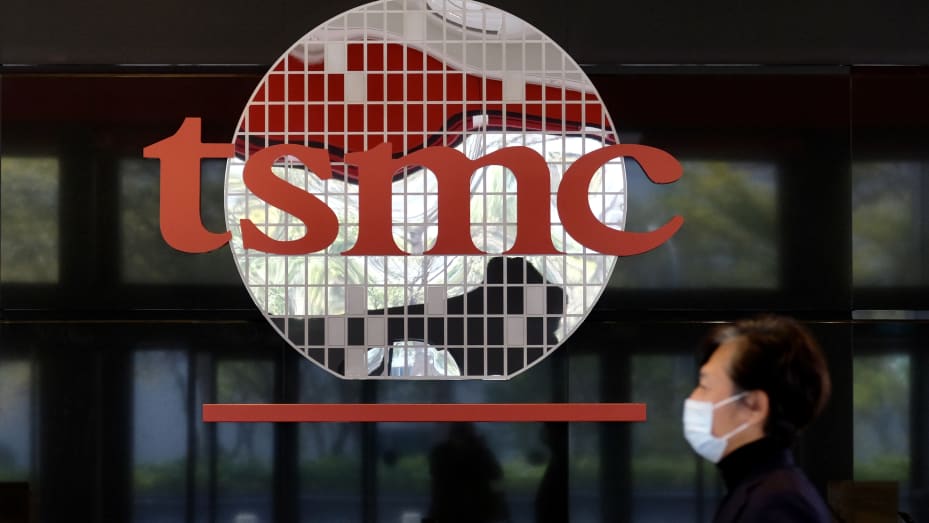 A man walks past a company logo at the headquarters of the world's largest semiconductor maker TSMC in Hsinchu on January 29, 2021. (Photo by Sam Yeh / AFP) (Photo by SAM YEH/AFP via Getty Images)