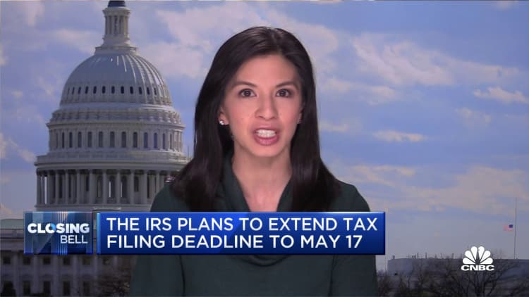 The IRS plans to extend tax filing deadline to May 17