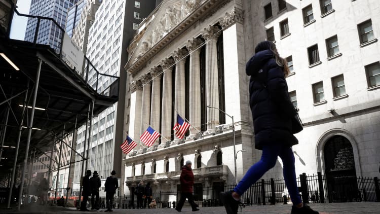 U.S. stocks look to a flat open