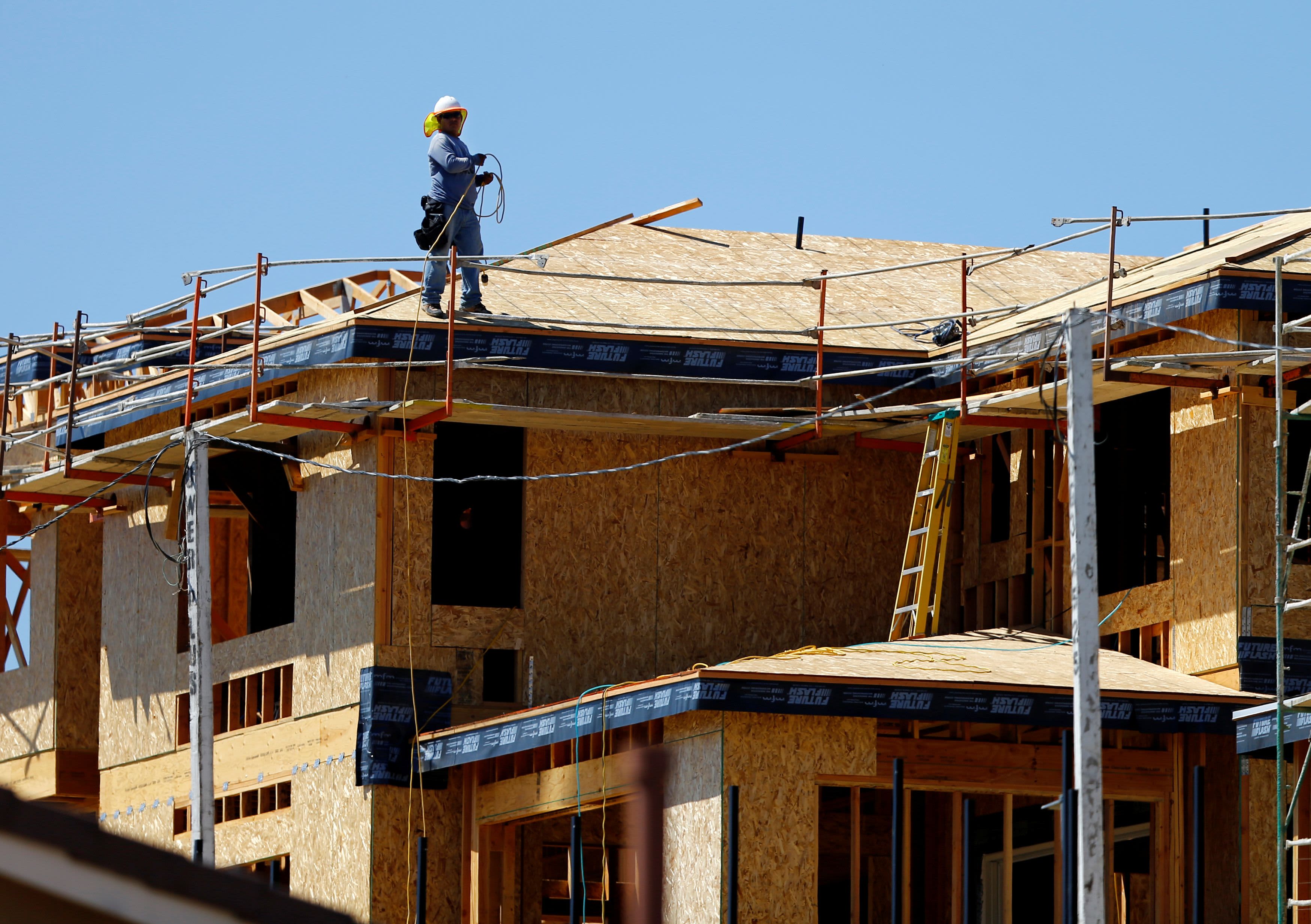 Homebuilder sentiment falls to lowest level in over a year as buyers face sticker shock