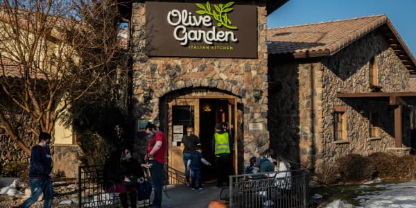 Three key factors investors should watch for when Darden Restaurants reports earnings on Thursday