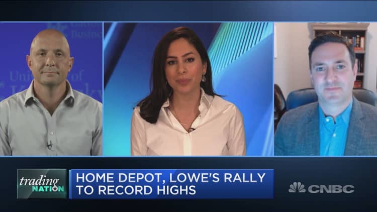 Home Depot vs. Lowe's: Two traders make their case