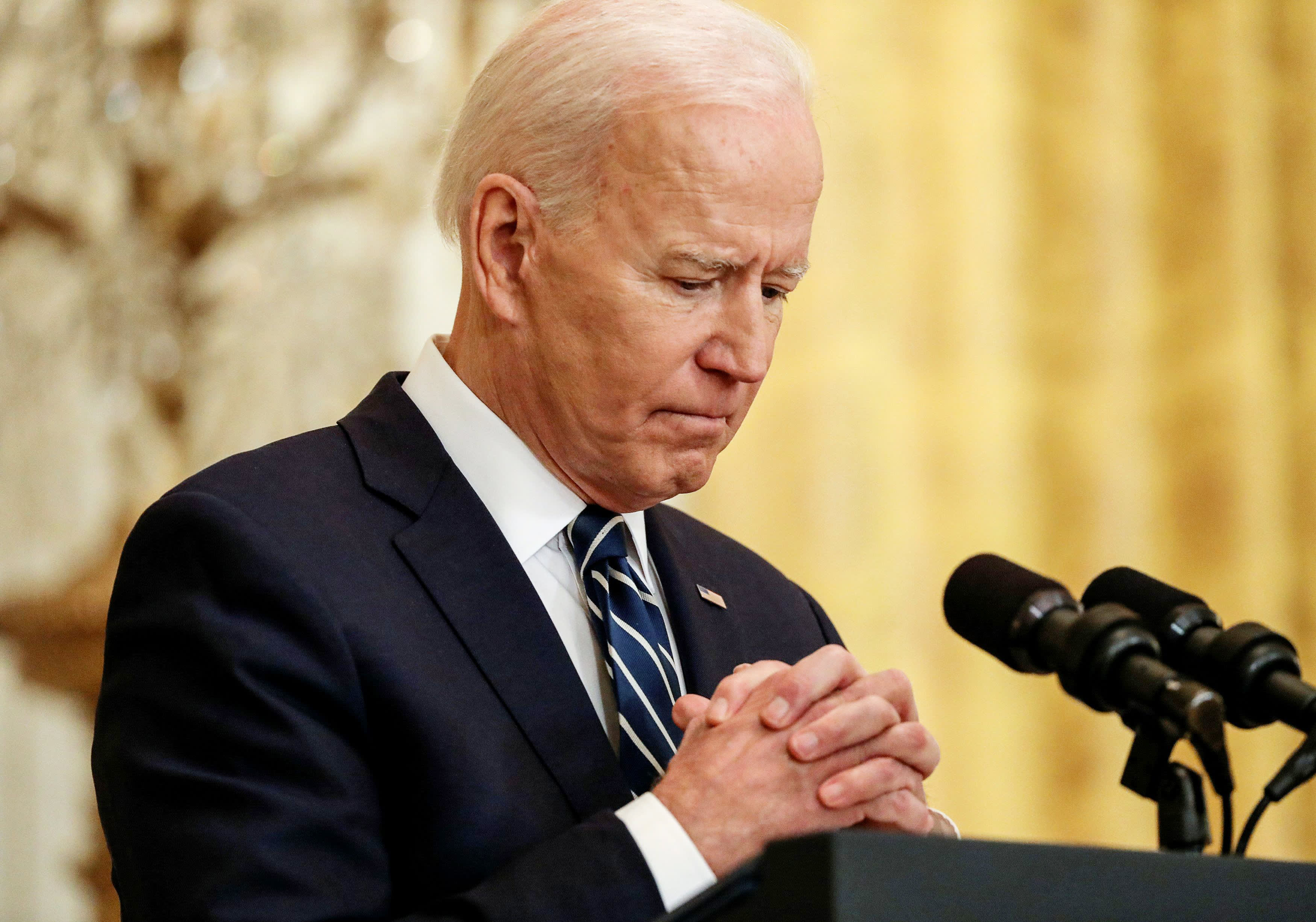 Biden vows to complete Afghanistan evacuation, hunt down ISIS leaders after Kabul attack