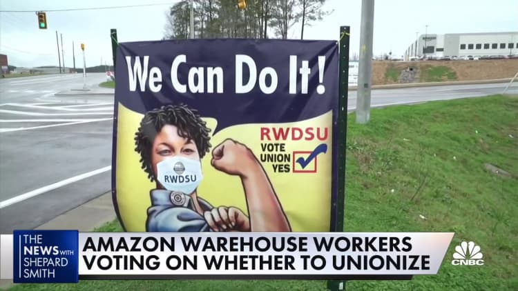 Nearly 6,000 Amazon warehouse workers vote on whether to unionize
