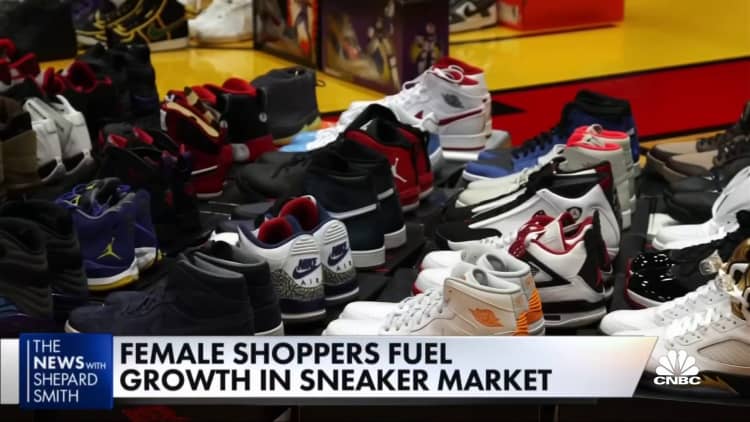 Female shoppers fuel growth in the sneaker market