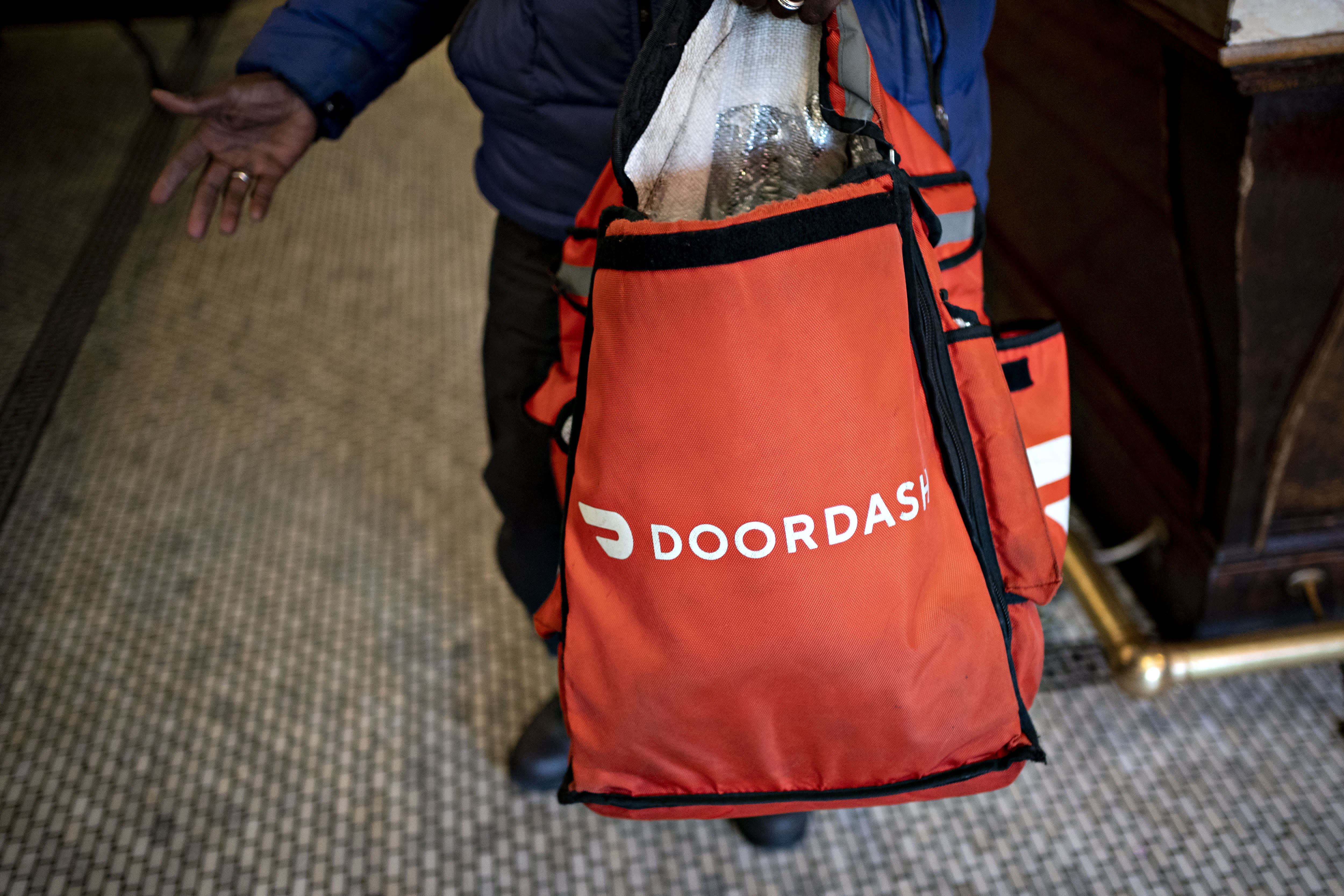 DoorDash accuses software company Olo violating a contract by charging it too much - CNBC