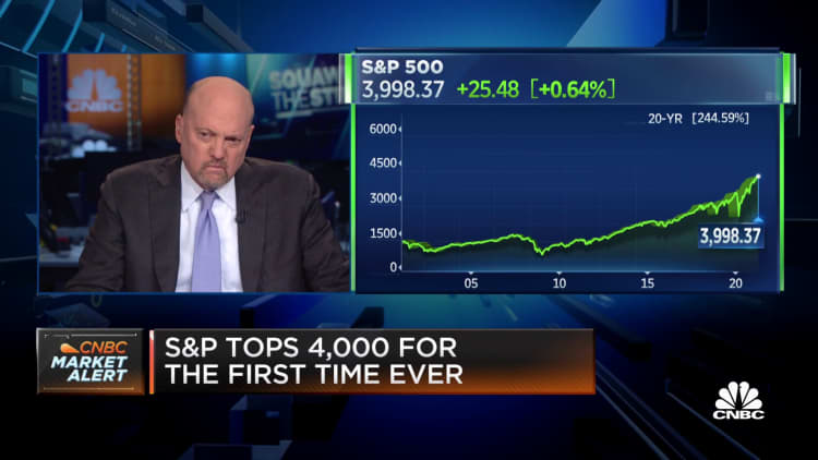 S&P tops 4,000 for the first time ever to kick off April