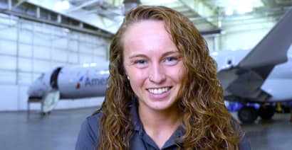 This 24-year-old makes $55K working the night shift as an aircraft mechanic