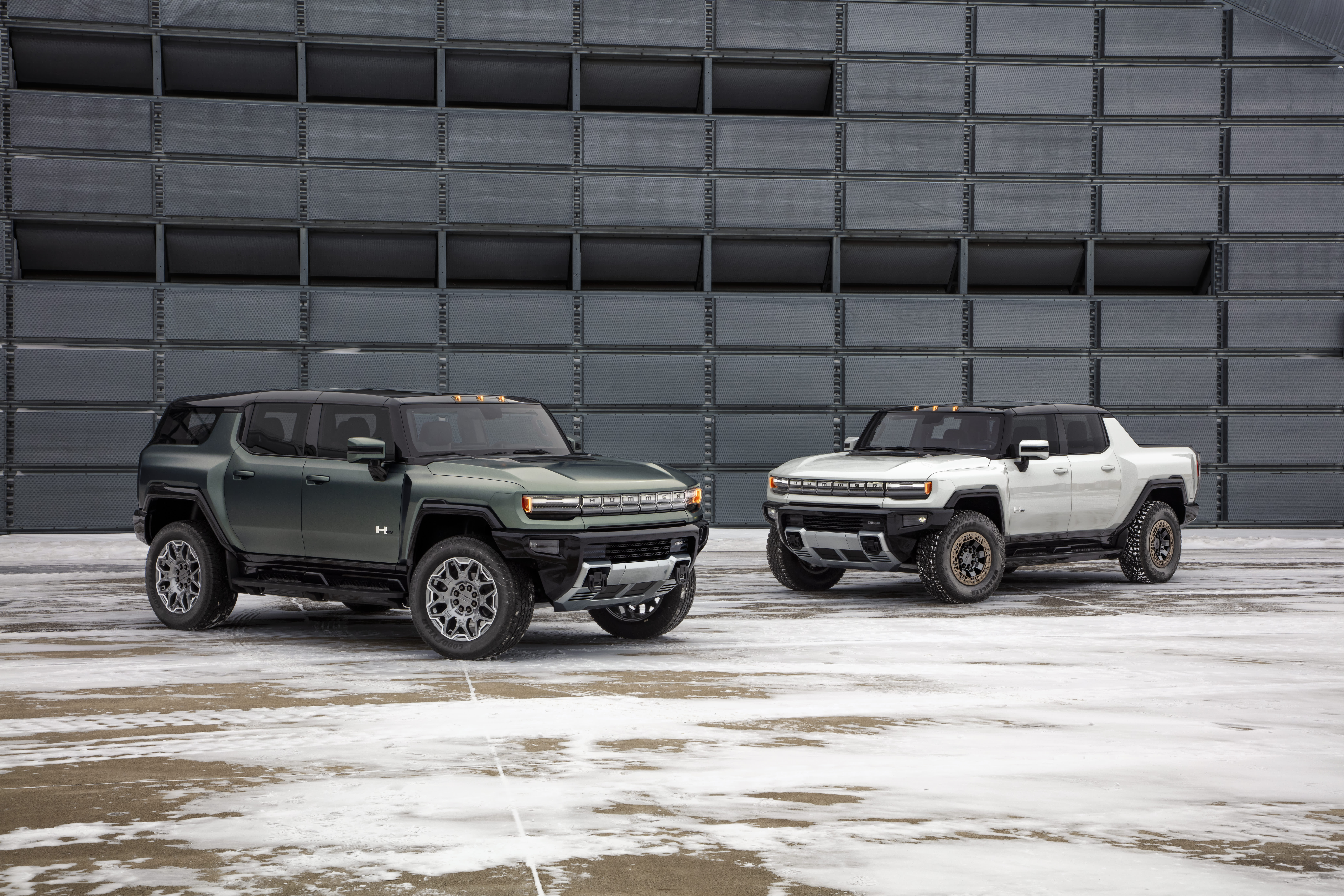 GM unveils $ 110,000 electric Hummer sport utility vehicle
