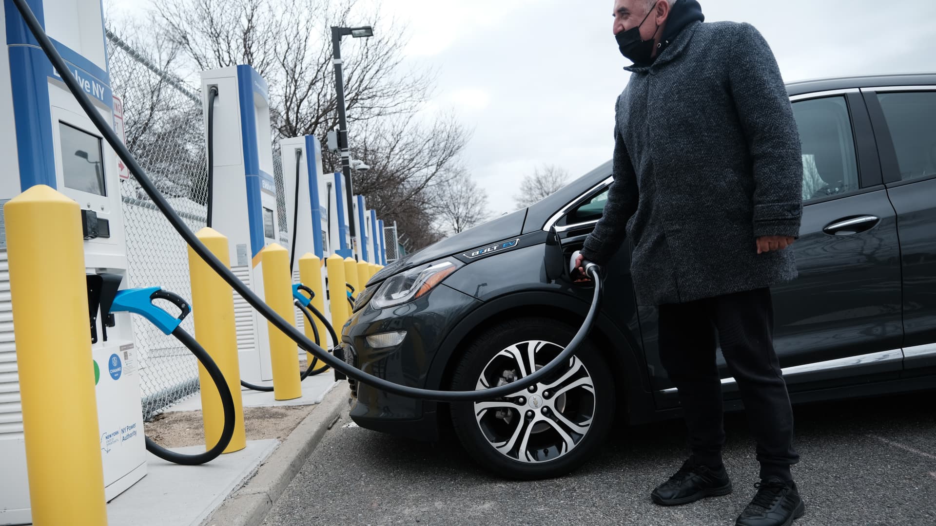 Cost of charging EV vs. gas prices