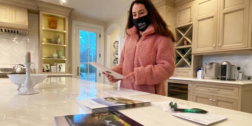 'This is not the time for amateurs,' says real estate agent in a fiercely competitive housing market