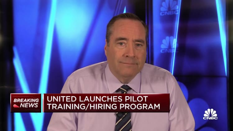 United launches pilot training, hiring program as demand for travel picks up