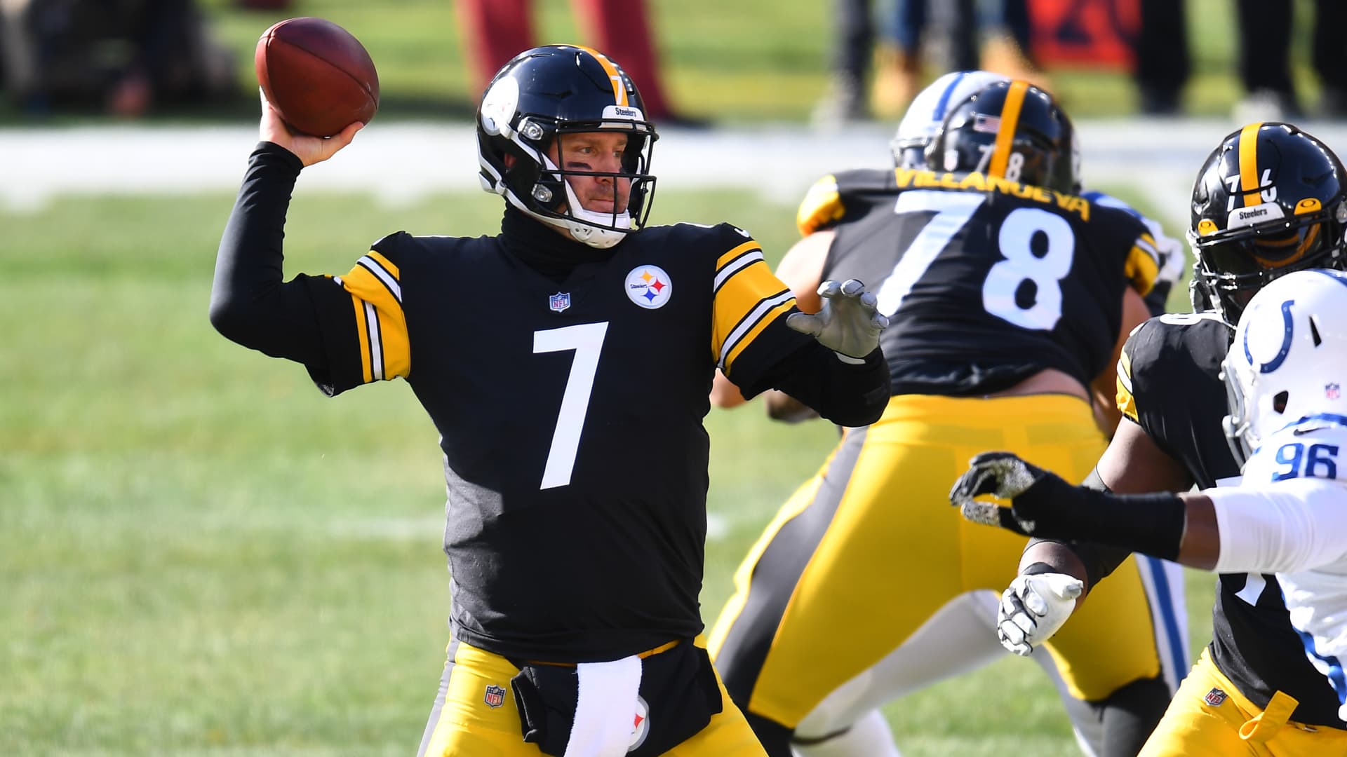 Quarterback Ben Roethlisberger #7 of the Pittsburgh Steelers passes the ball in the first quarter of the game against the Indianapolis Colts at Heinz Field on December 27, 2020 in Pittsburgh, Pennsylvania.