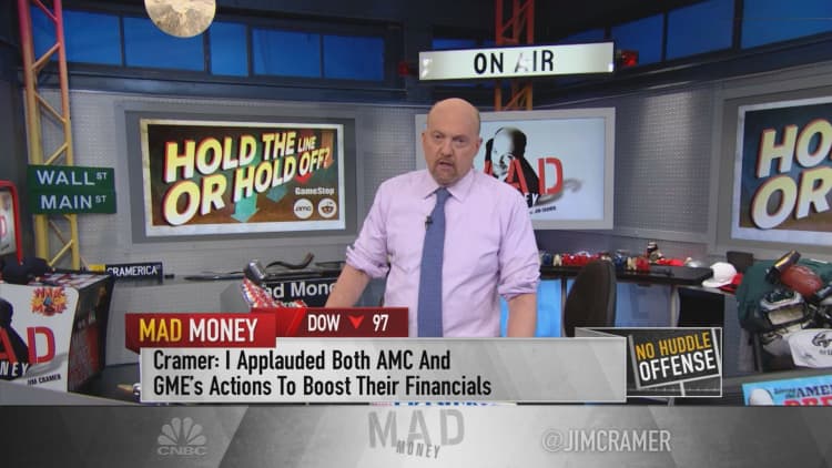 Cramer lauds AMC, Gamestop for new share offerings