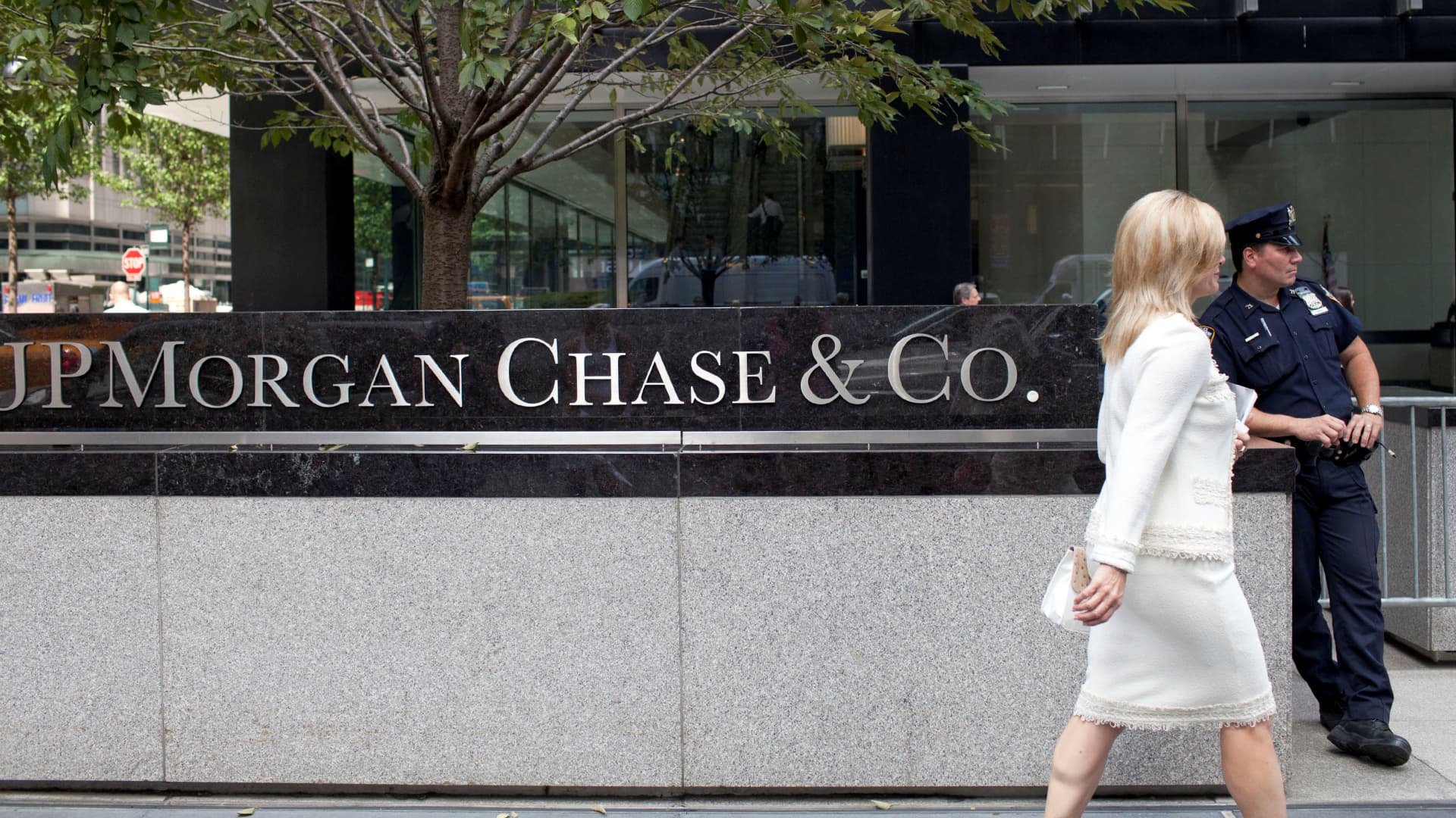 Citi upgrades JPMorgan Chase to buy, says stock is at an attractive entry point