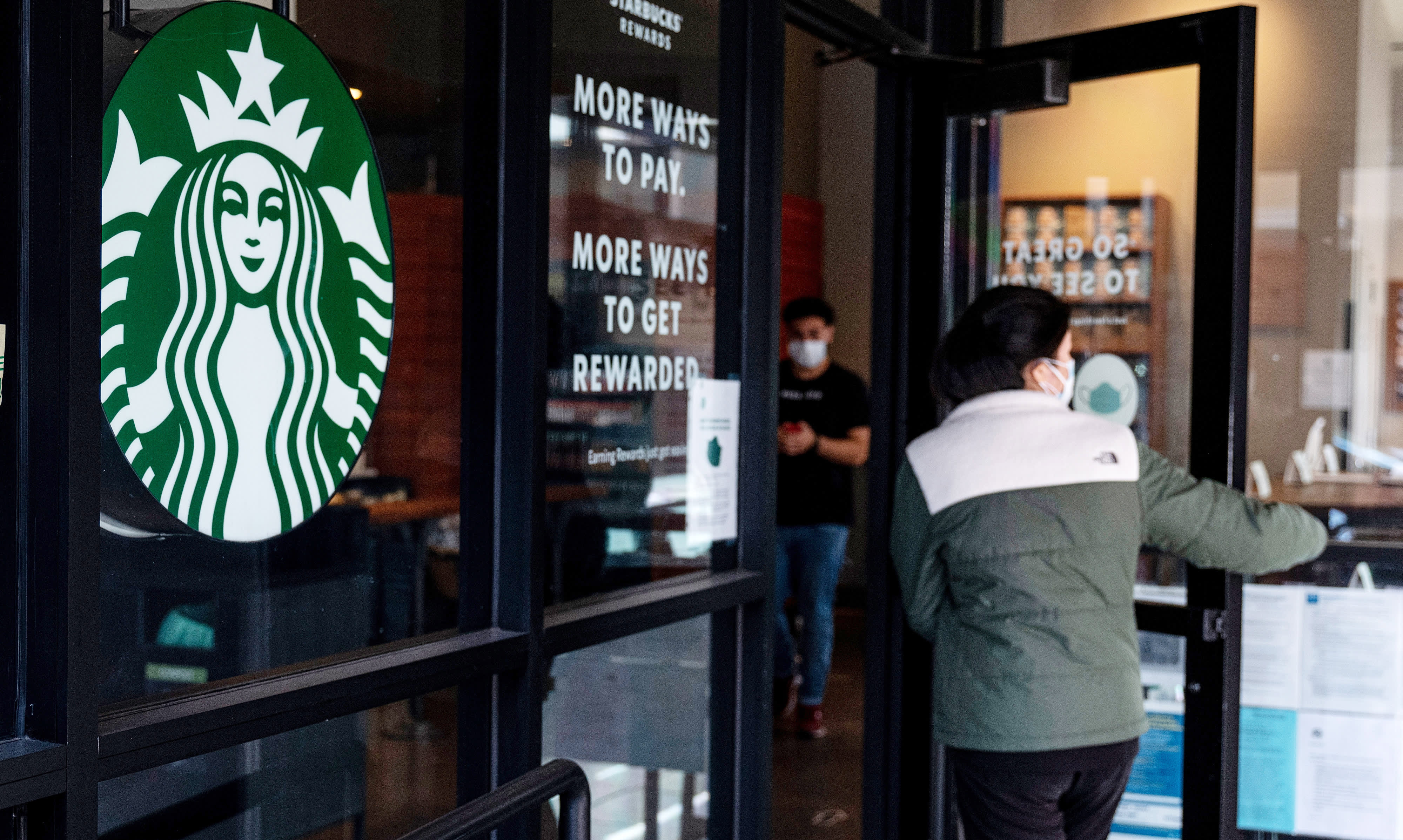 New Starbucks CEO has exactly the kind of consumer experience the coffee chain needs