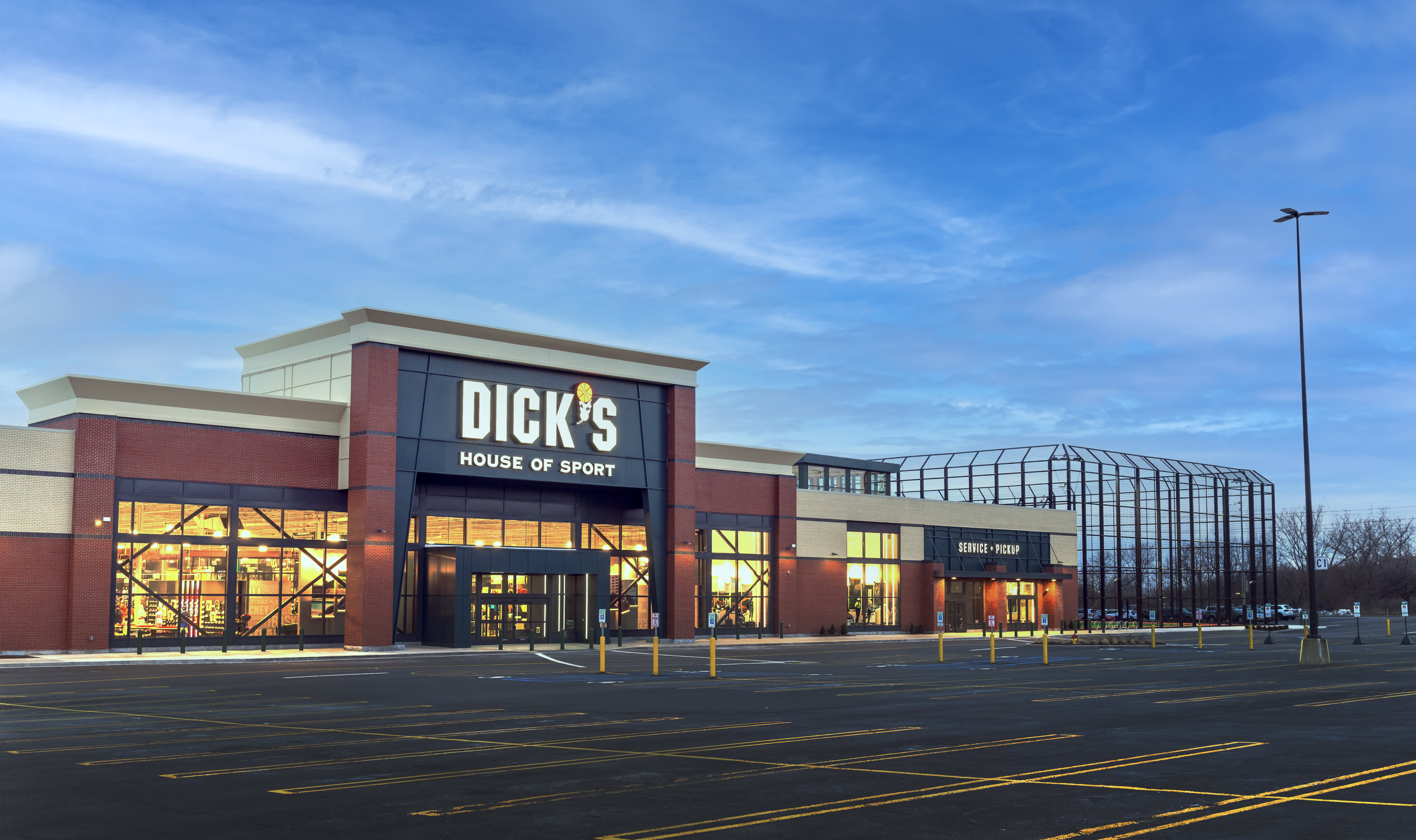 Dick’s Sporting Goods’ new store has a running track and outdoor track