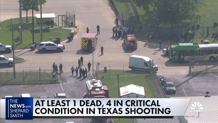At least 1 dead, 4 in critical condition in Texas shooting