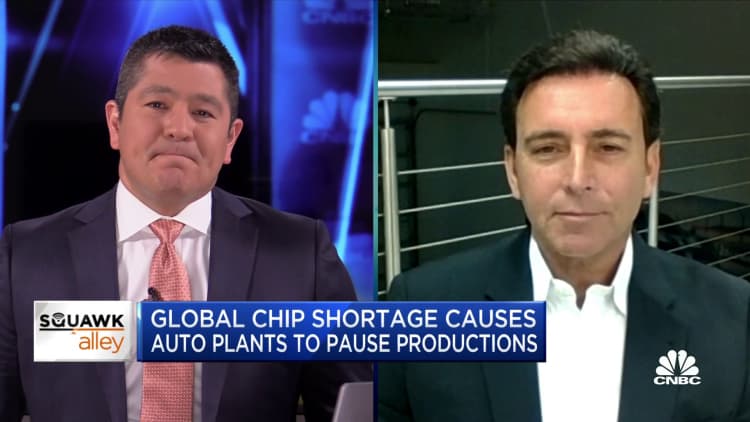 Chip shortage losses could rival losses from pandemic: Fmr. Ford CEO