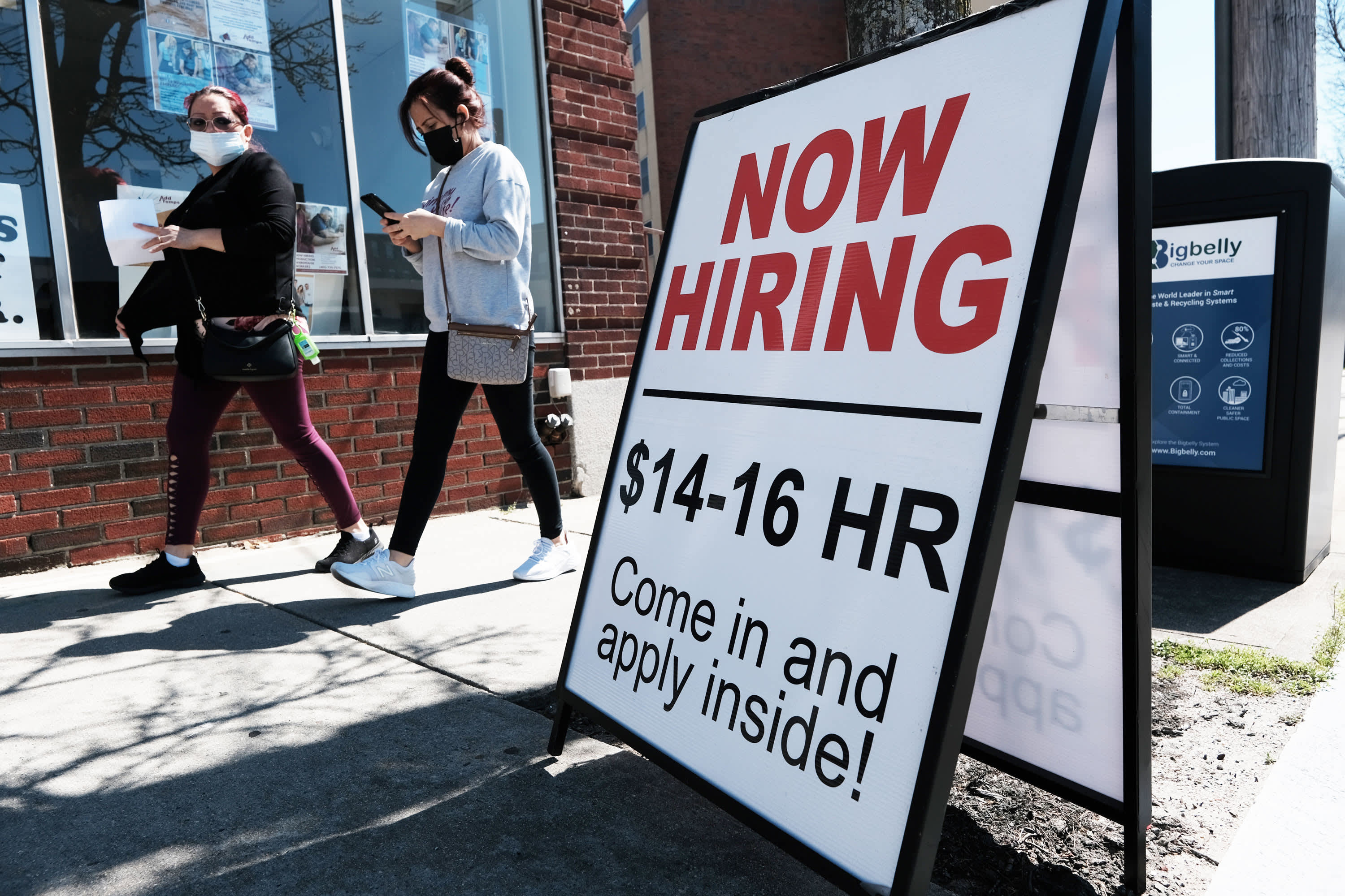 Unemployed demands fell again last week as the employment picture continued to improve