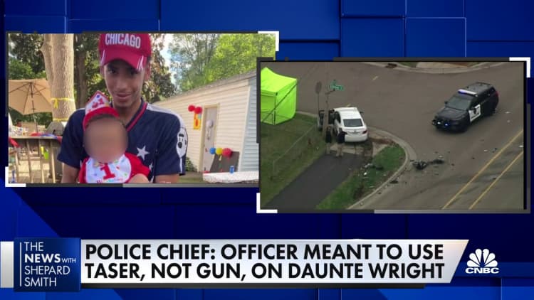 Police say officer 'accidentally' shot Daunte Wright, say she thought she was using a taser