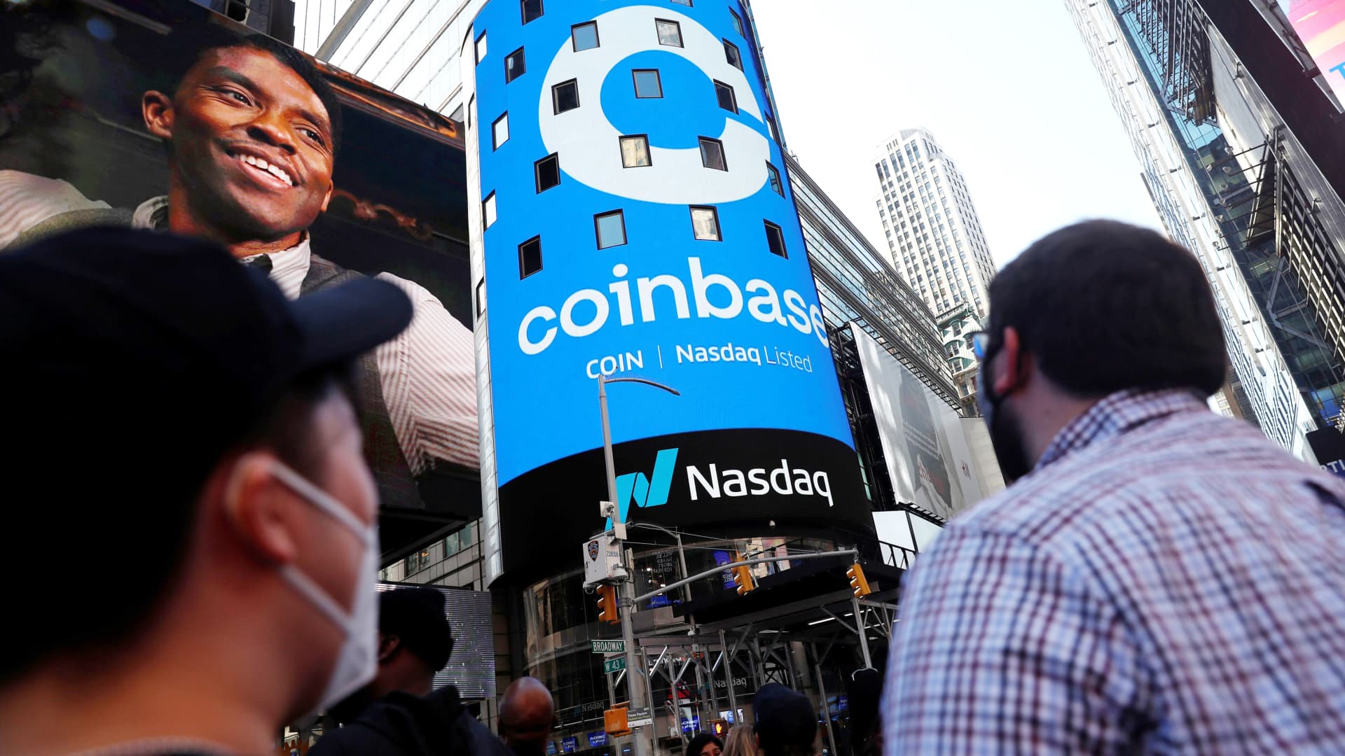 Coinbase shares tumble after report that it’s facing SEC probe