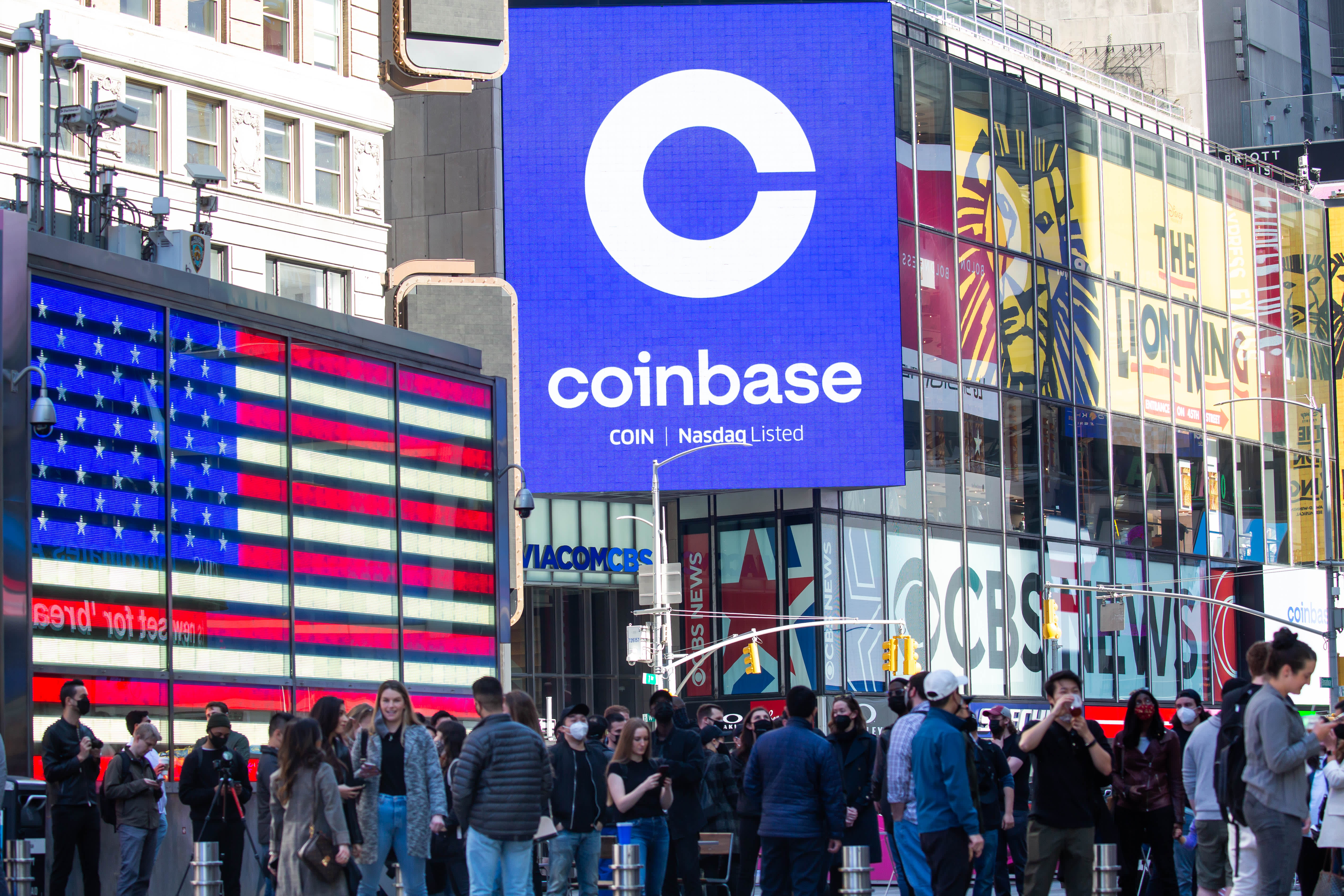 „Coinbase“ listingavimo įelektrintas bitkoinas lipa dar aukščiau