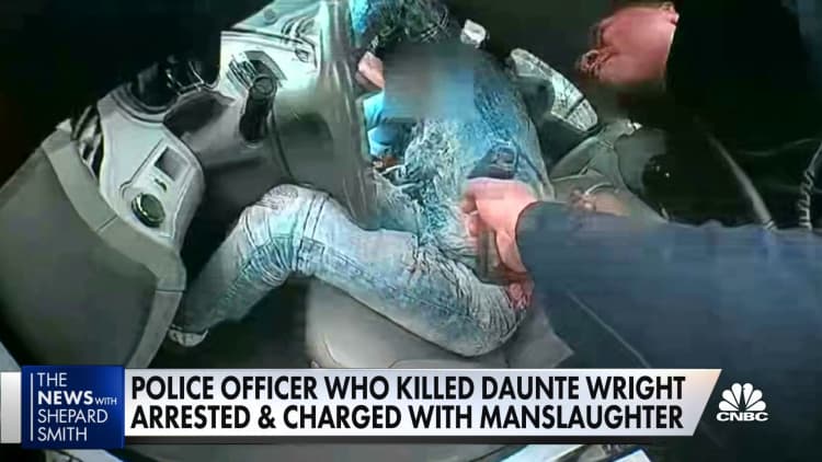 Police officer who killed Daunte Wright arrested and charged with manslaughter