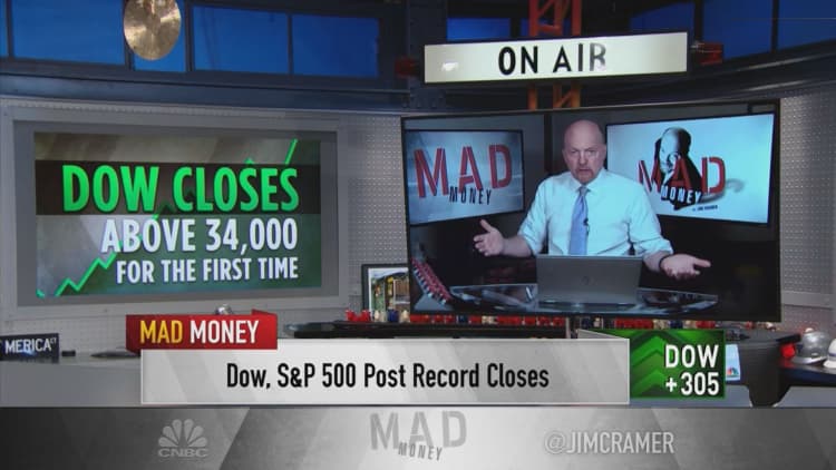 Jim Cramer: Dow hits a new high right as interest rates crater