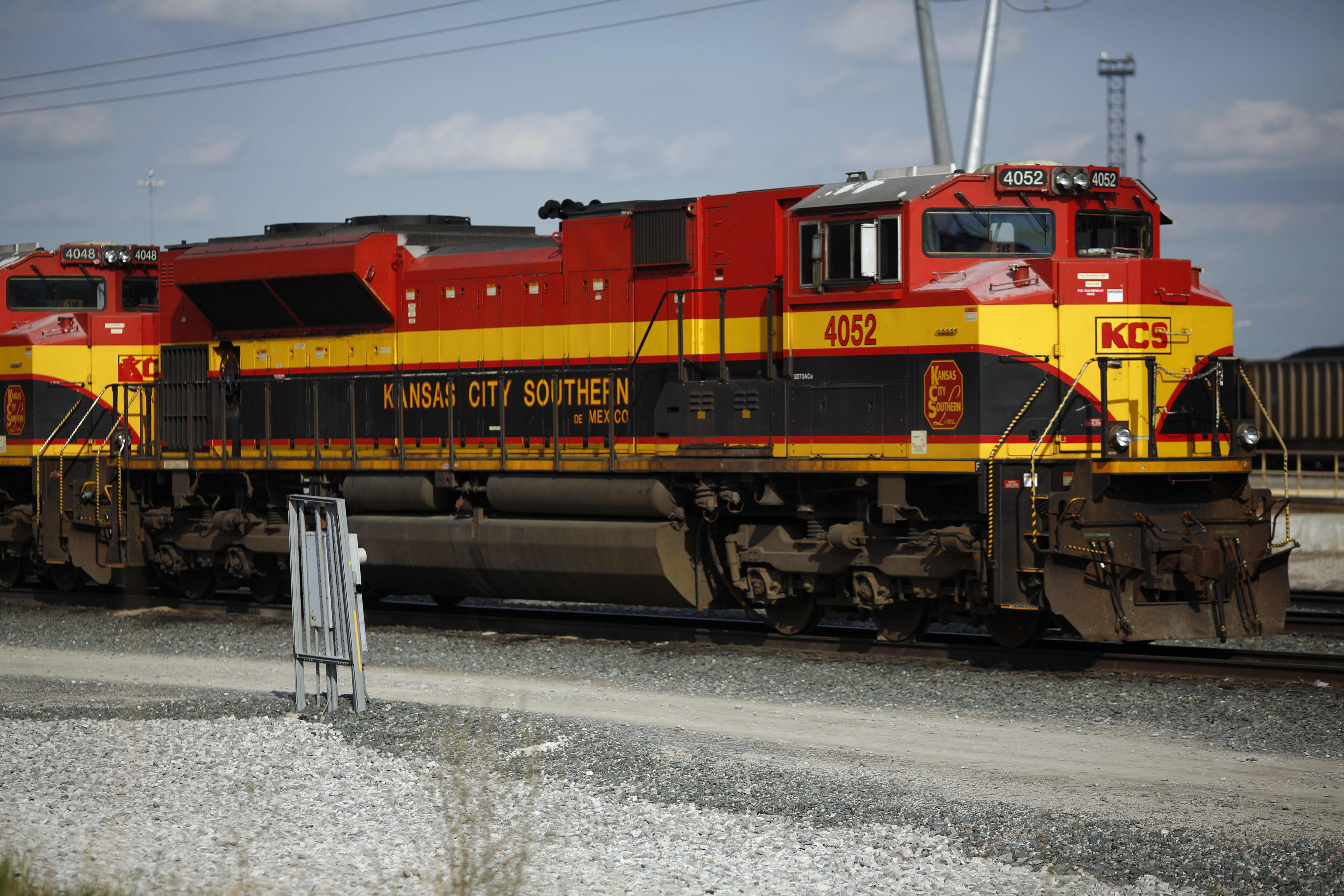 Canadian National launches battle for Kansas City rail with $30 bln plus bid