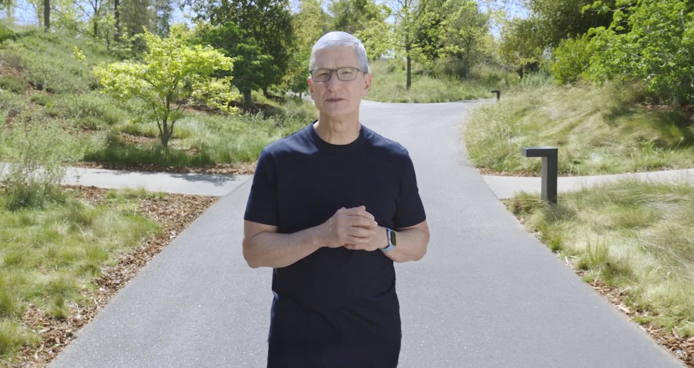 استراتيجية الرئيس التنفيذي لشركة Apple ، Tim Cook ، لتصفية ذهنه: الخروج